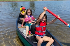3-filles-canoe